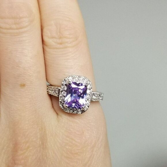 Vintage Sparkly Purple Rhinestone Ring, Silver Tone Size 9 Band, Emerald Shape - Picture 9 of 9